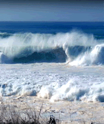 olas llegando a la playa